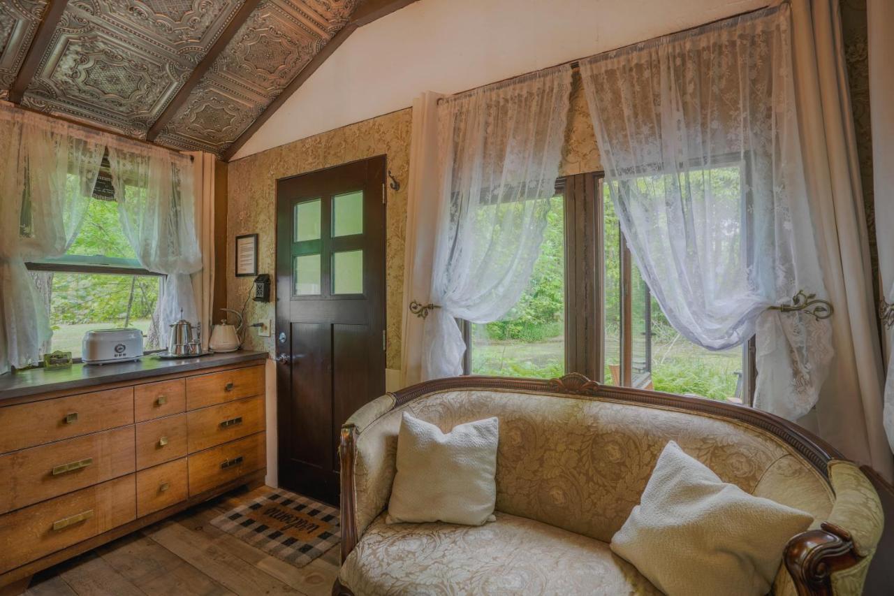Vintage Wild West Tiny Hotel In The Woods! Pine City Esterno foto